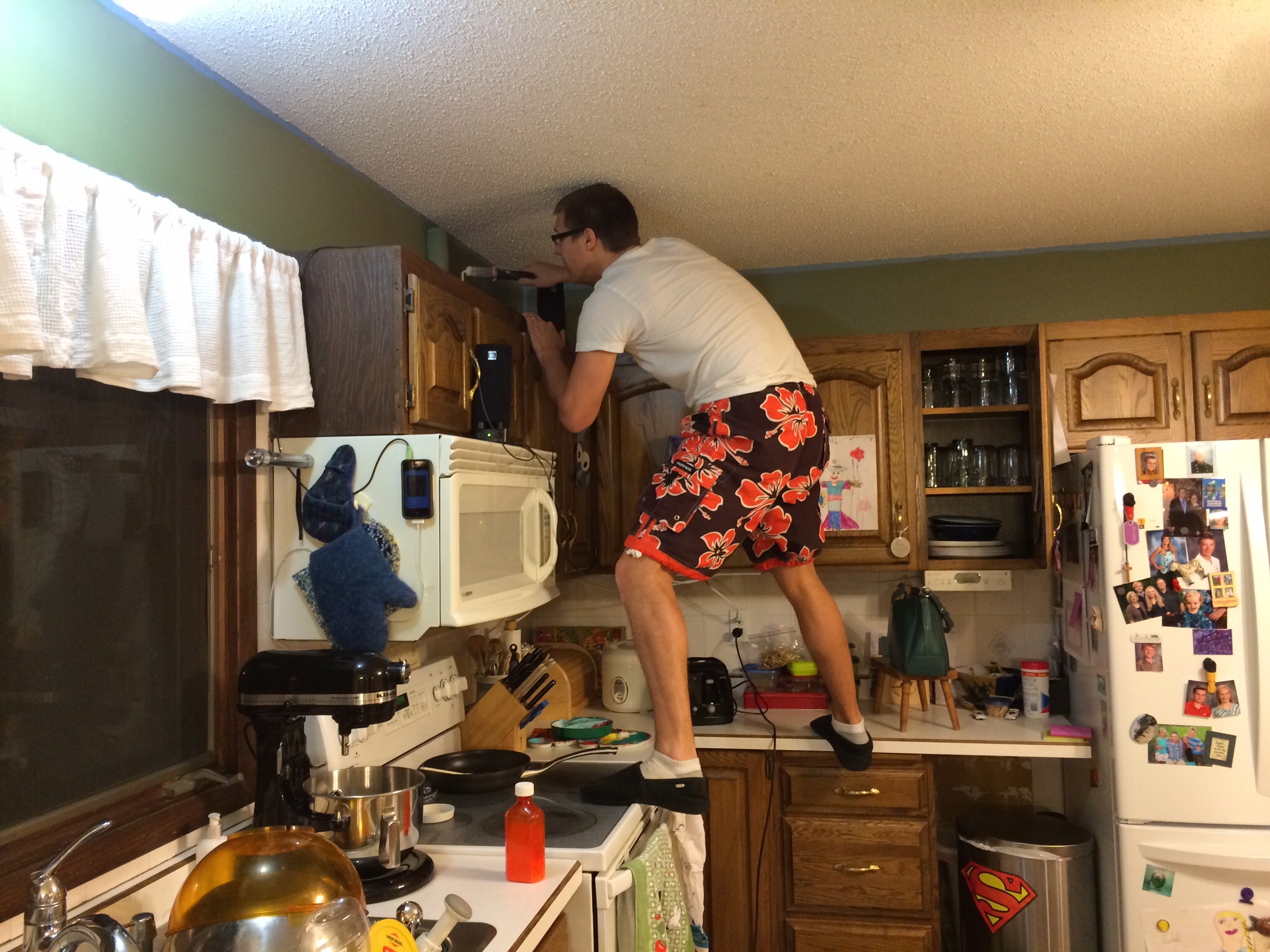 My hubby didn't have paint shorts so he unearthed some old swim shorts. And since it's 100 degrees below zero, old slippers. Classy honey, even while you're painting!